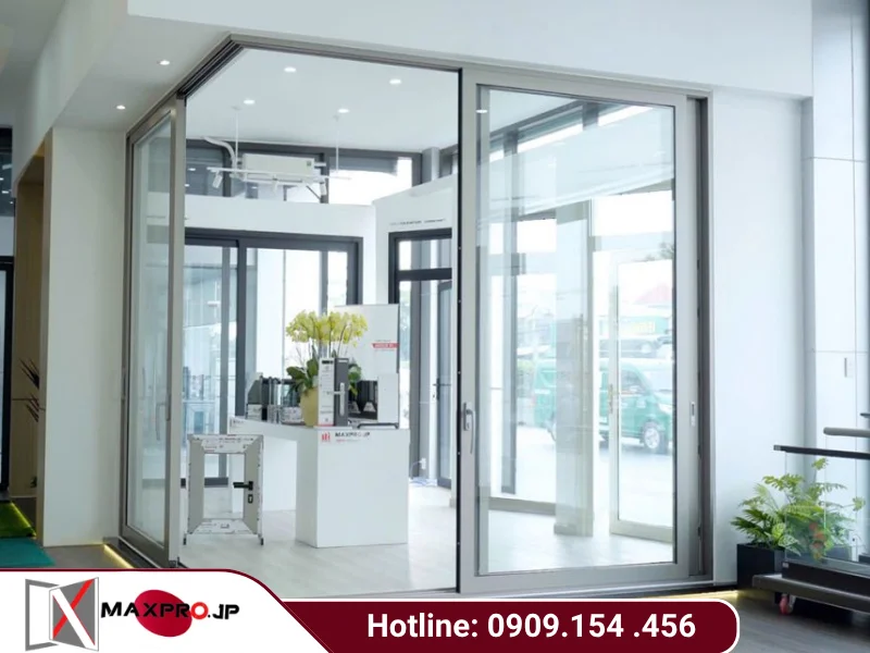 So sánh cửa lùa nhôm Maxpro hệ 83 và hệ 115